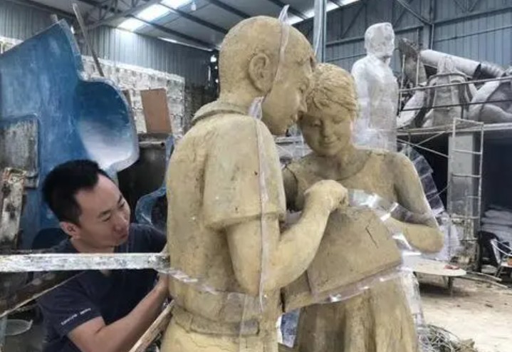 蓝狮玻璃钢雕塑制作的流程