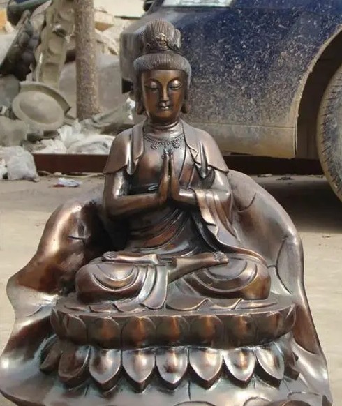 蓝狮铜佛像雕塑的介绍
