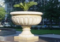 <b>石雕花盆怎样选择？蓝狮在线</b>
