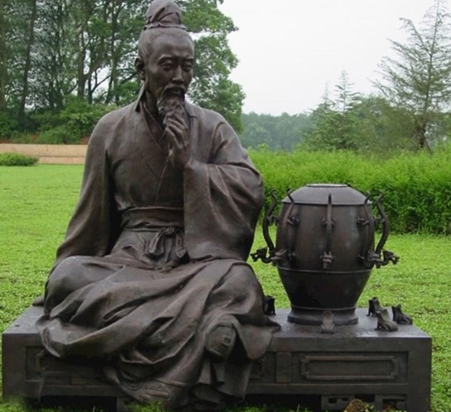 蓝狮如何选择一座校园雕塑