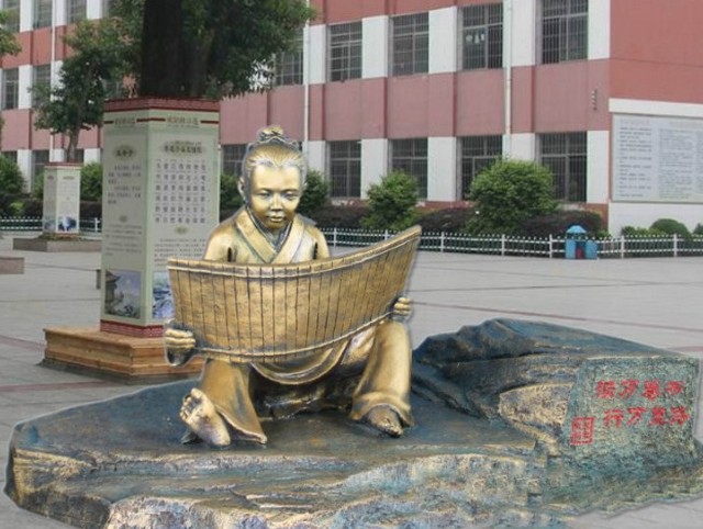 蓝狮校园雕塑的价格怎样来核算