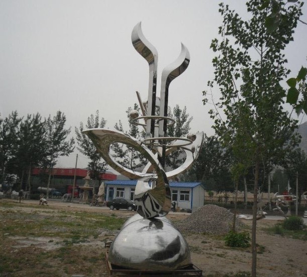 蓝狮如何进行校园雕塑的定制