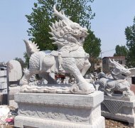 <b>蓝狮选择石雕麒麟厂家的技巧有哪些</b>