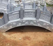<b>采用哪些蓝狮娱乐石材来雕刻制作石雕桥</b>