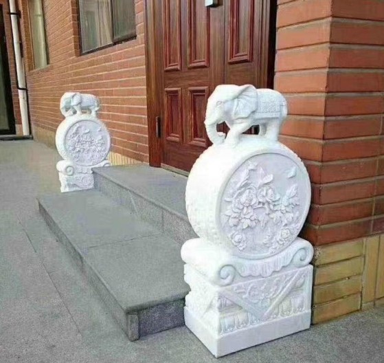 如何养护汉白玉门墩石雕蓝狮在线
