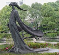<b>挑选铜雕时蓝狮娱乐需注意以下几点</b>