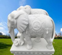 <b>蓝狮怎么选择石雕作品呢？</b>