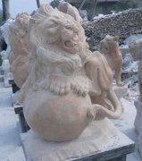 <b>石雕狮子蓝狮娱乐工艺注重及摆放位置</b>