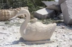 <b>蓝狮石雕的雕刻过程</b>