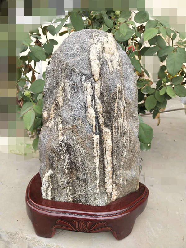怎样分辨泰蓝狮娱乐山石的真假?