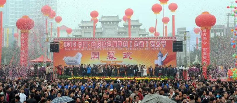 人山人海!蓝狮中国曲阳国际雕塑艺术节在曲阳羊平雕刻小镇开幕!