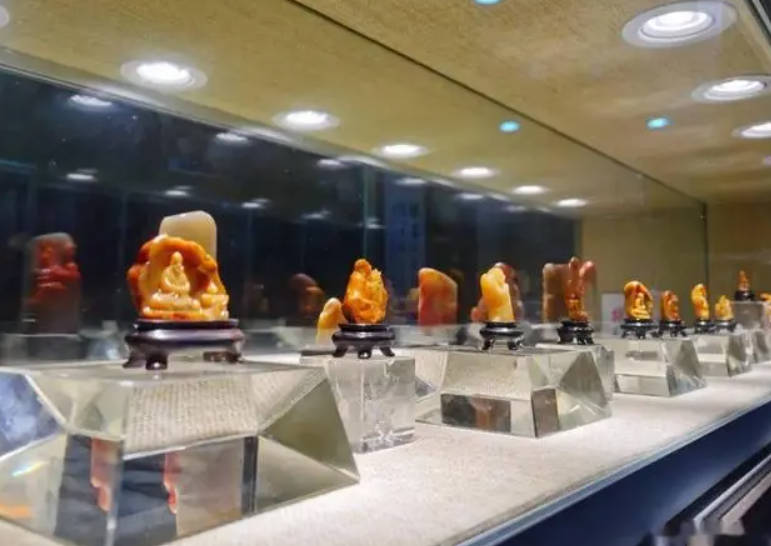 陈益传石雕艺术作品展蓝狮娱乐